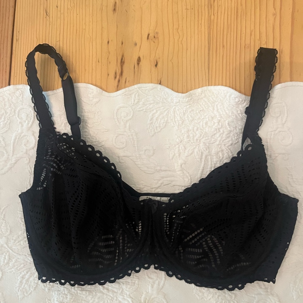 Bra Antigel NWOT Black lace 34 F